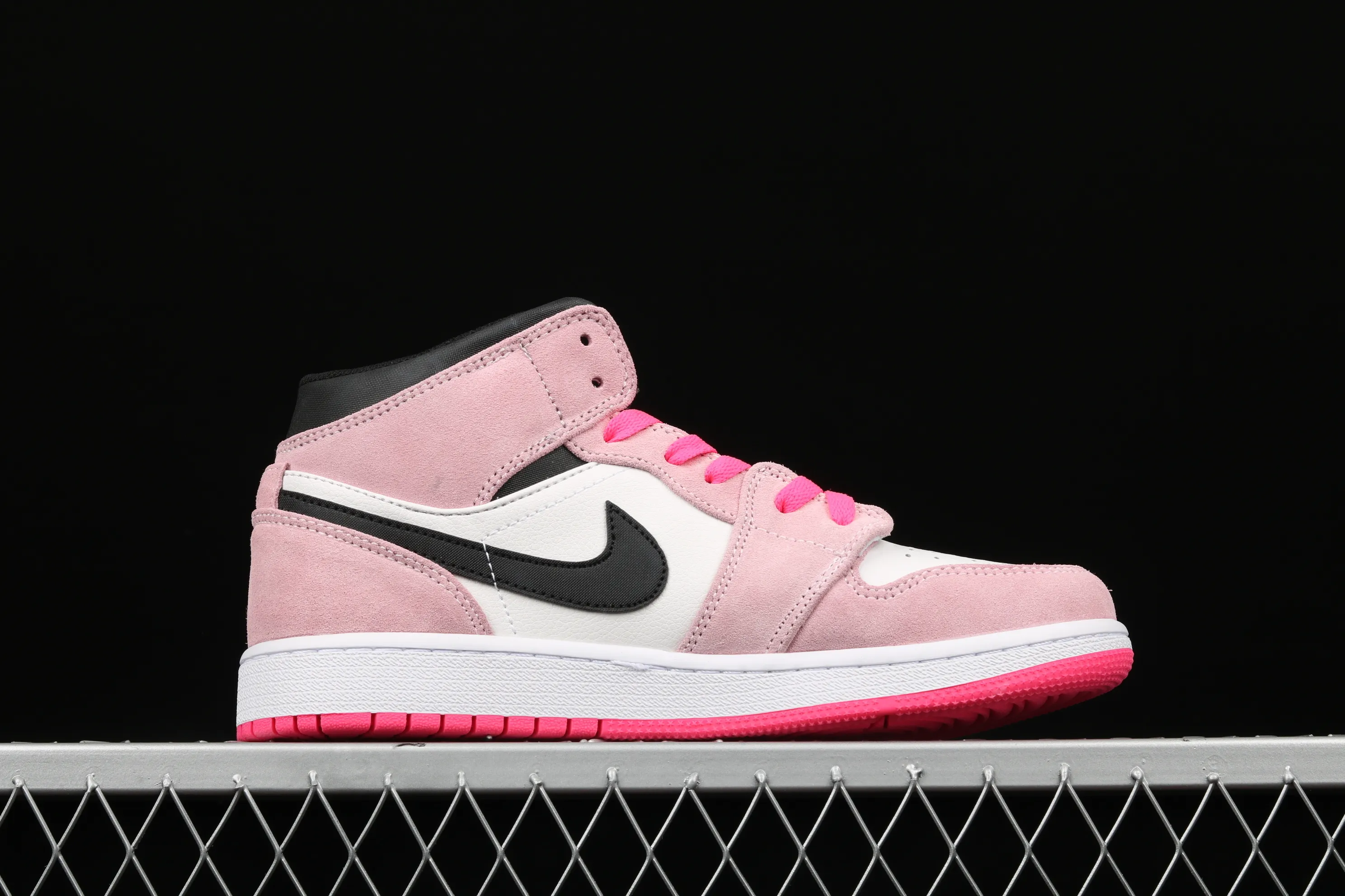 All Categories Air Jordan Jordan Series Basketball Shoes Air Jordan 1 Mid Air Jordan 1 Mid AJ1 Women's 7-hole Dirty Pink Suede Mid Toe 852542-801
